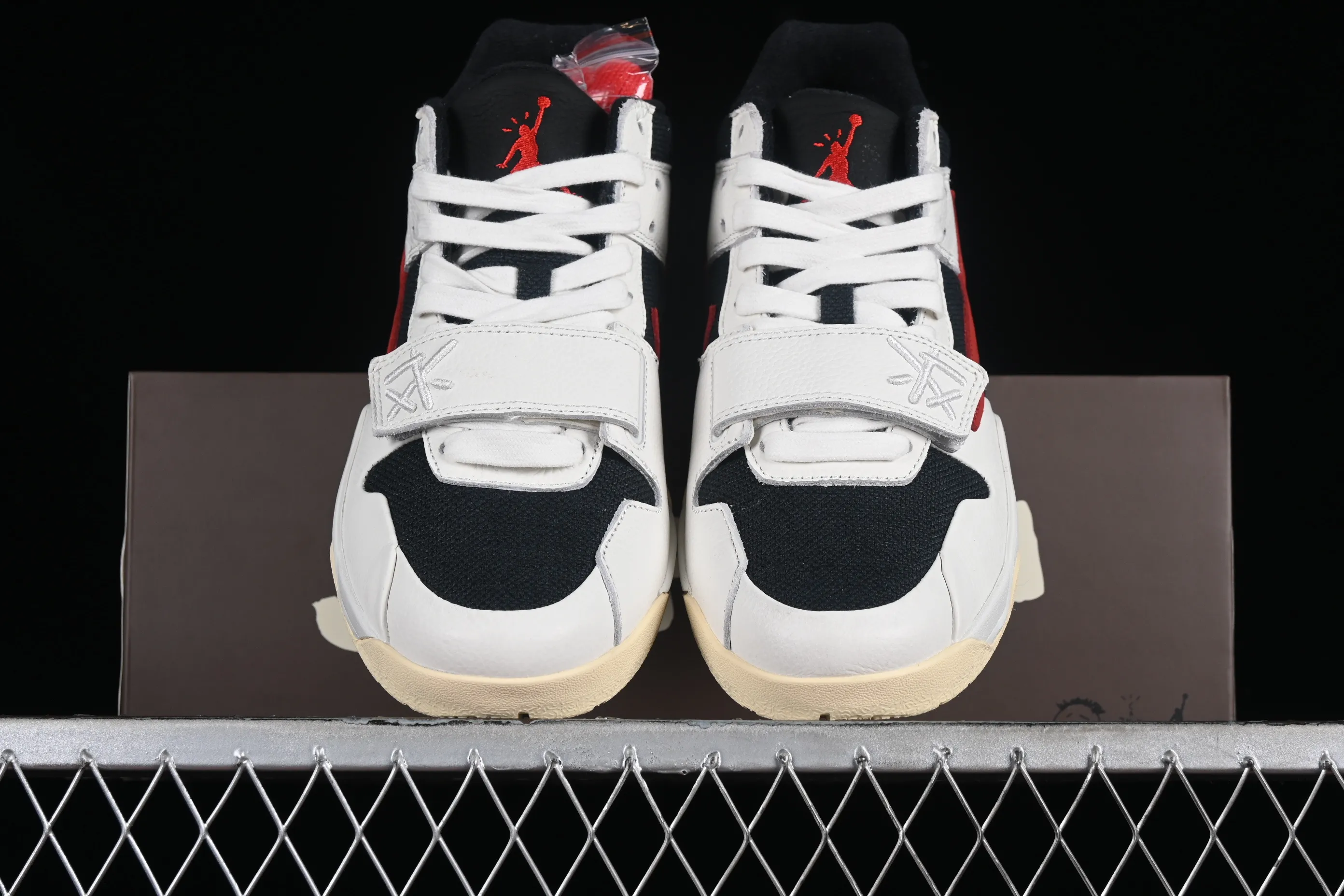 All categories Air Jordan Jordan series basketball shoes Air Jordan 1 Low J version Travis Scott x Jordan Jumpman Jack TR "University Red" AJ1 Joe 1 hook and loop fashion basketball shoes FZ8117-101